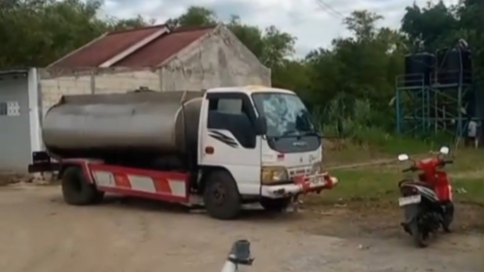 Bantuan Air Bersih ke Desa Rowosari yang Terdampak Banjir